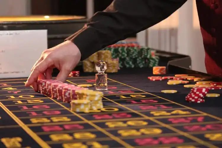 Visual permainan live casino dengan dealer langsung platform rprr
